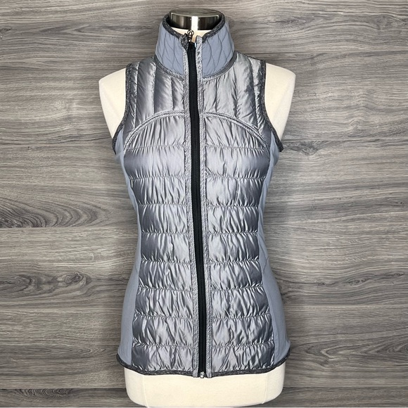Lululemon Run: Turn Around Vest In Black / Gray size 6 - Picture 3 of 10